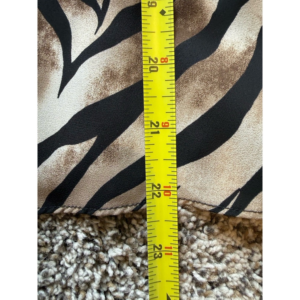 Chico's Womens Blouse Sz 2 US L Animal Print Button-Up Tie-Front Roll Tab Sleeve - Picture 4 of 8